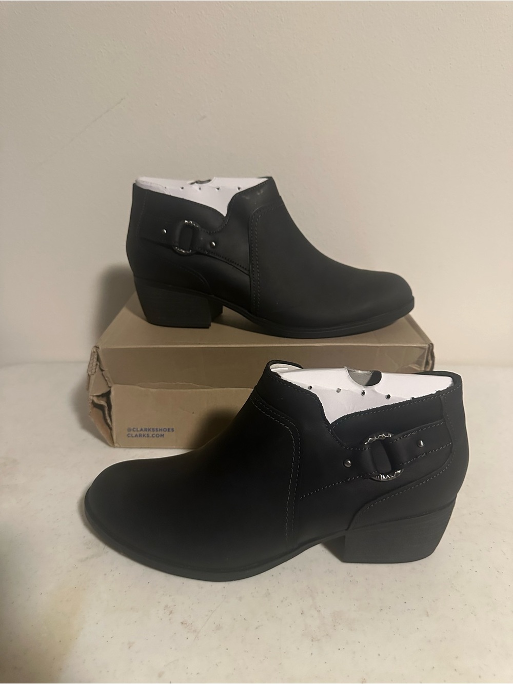 Clarks Charlten Grace Women’s 8.5 Black Leather Buckle Ankle Boots New